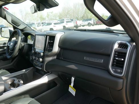 New 2026 RAM 1500 Big Horn AWD/4WD image 13