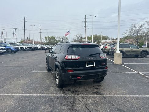 Used 2020 Jeep Cherokee Trailhawk w/ Cold Weather Group AWD/4WD image 3
