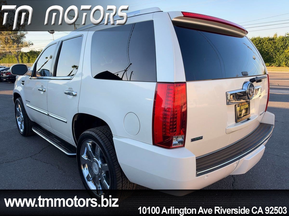 Used 2010 Cadillac Escalade AWD image 4