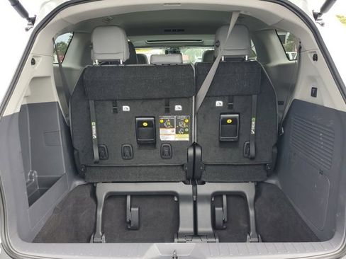 Used 2024 Toyota Sienna XLE image 6