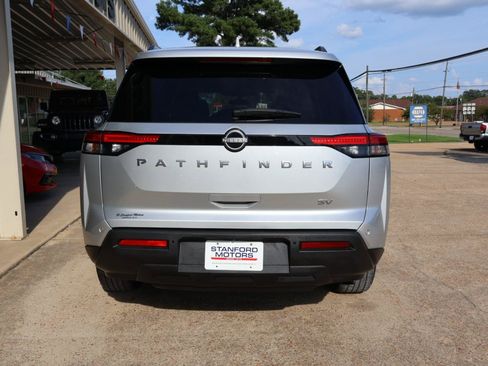 Used 2024 Nissan Pathfinder SV FWD image 9