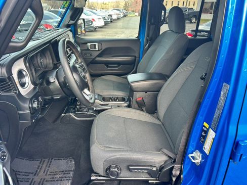 Used 2024 Jeep Wrangler Sahara image 16