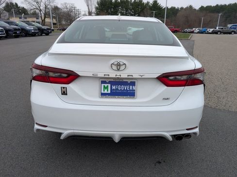 Used 2023 Toyota Camry SE image 4