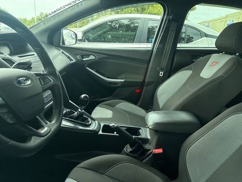 Used 2017 Ford Focus ST FWD image 6