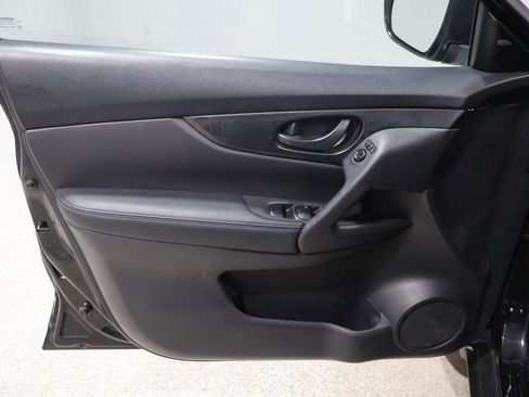 Used 2020 Nissan Rogue S image 11