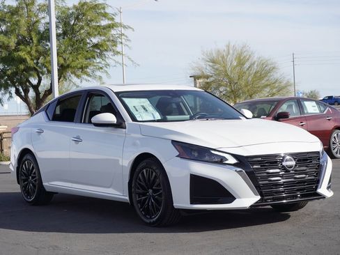 Certified 2025 Nissan Altima 2.5 SV w/ SV Special Edition Package image 4