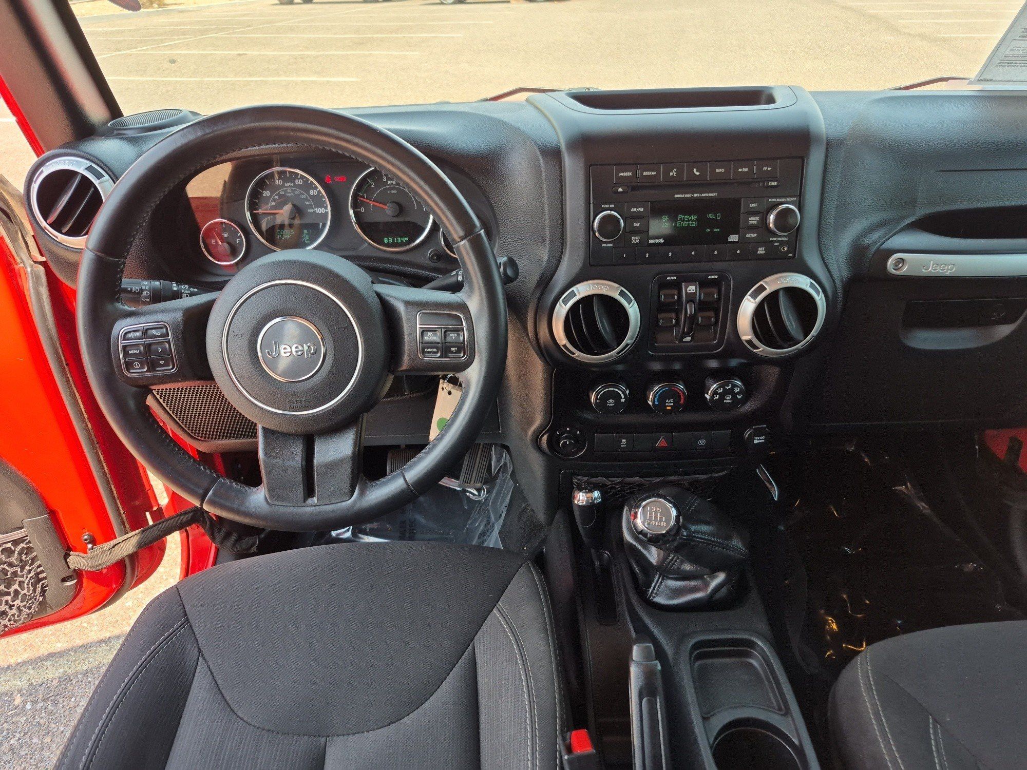 Used 2018 Jeep Wrangler Unlimited Rubicon w/ Connectivity Group AWD/4WD image 17