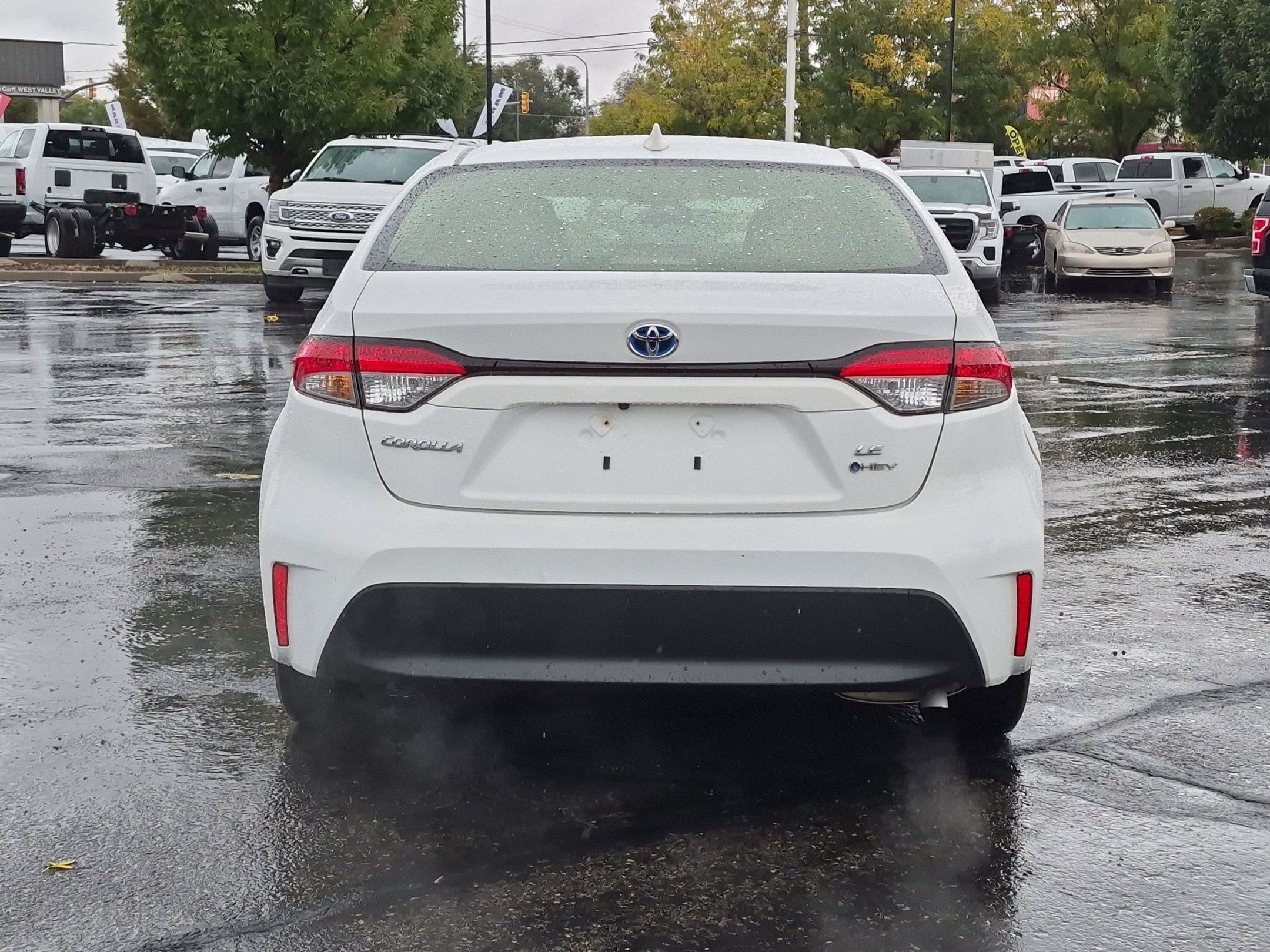 Used 2025 Toyota Corolla LE FWD image 5