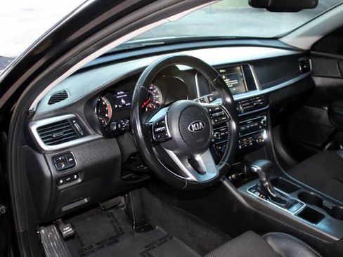 Used 2019 Kia Optima S w/ S Panoramic Sunroof Package image 10