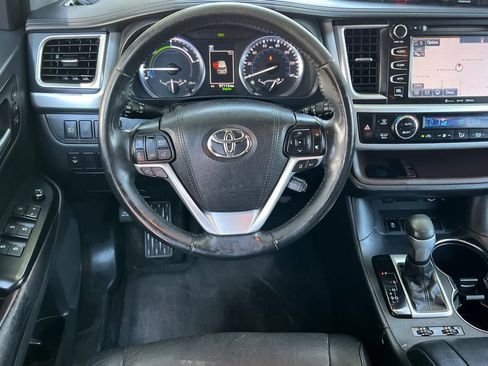Used 2017 Toyota Highlander Limited w/ Carpet Mat Package AWD/4WD image 16
