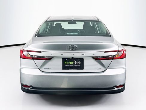 Used 2025 Toyota Camry LE image 7