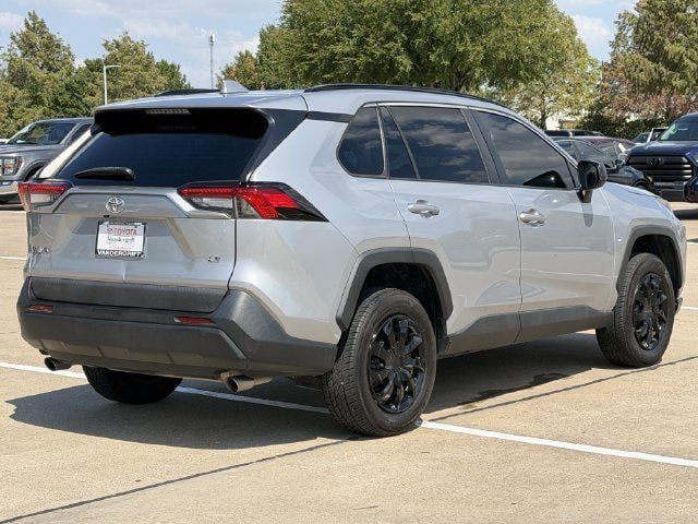 Used 2021 Toyota RAV4 LE FWD image 4