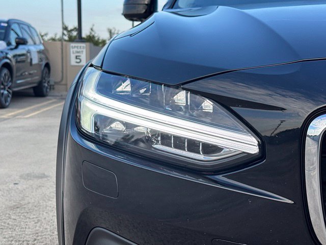 Certified 2025 Volvo V90 B6 Cross Country Ultra AWD/4WD image 12