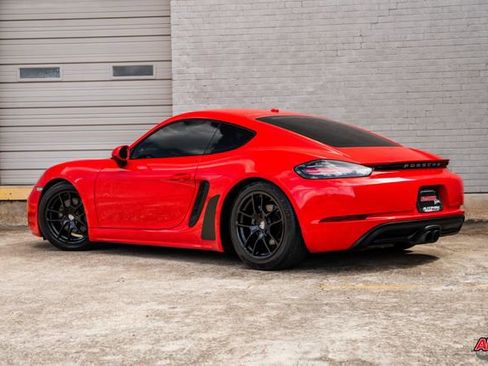 Used 2018 Porsche 718 Cayman RWD image 3