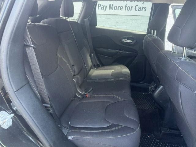 Used 2016 Jeep Cherokee Latitude w/ Cold Weather Group AWD/4WD image 12