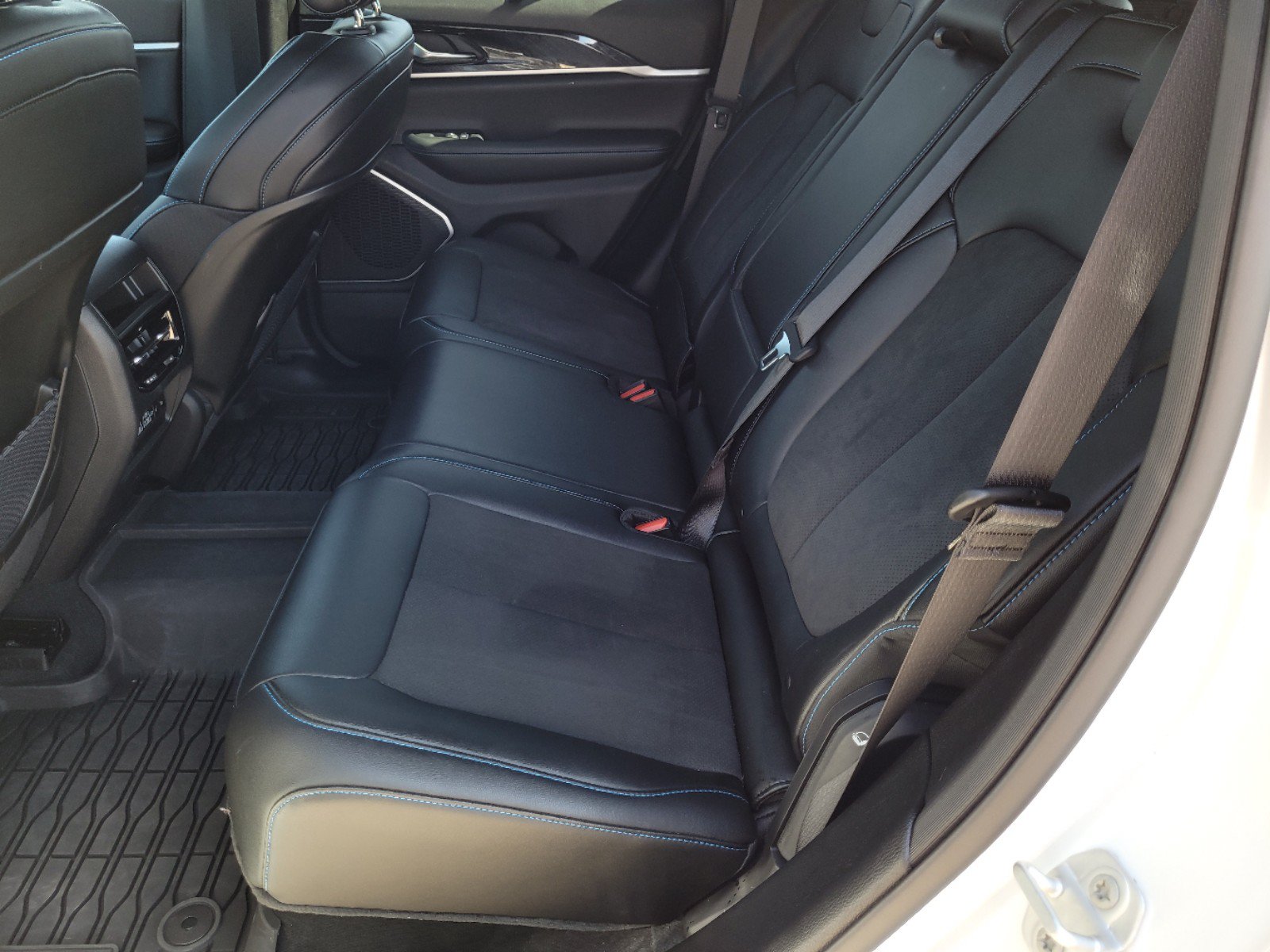 New 2022 Jeep Grand Cherokee Trailhawk w/ Advanced Protech Group II AWD/4WD image 11