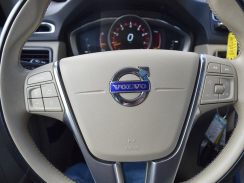 Used 2016 Volvo XC70 T5 Premier w/ Protection Package AWD/4WD image 11