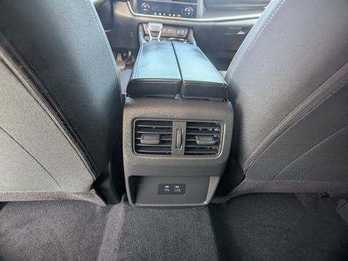 Used 2023 Nissan Rogue SV AWD/4WD image 15