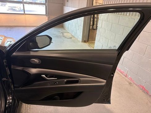Used 2023 Hyundai Elantra SEL FWD image 15