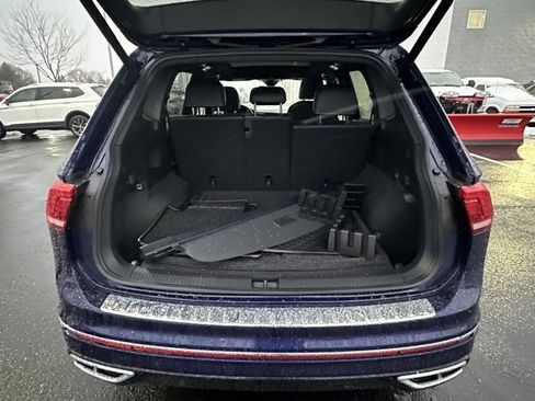 Certified 2022 Volkswagen Tiguan SEL R-Line image 14