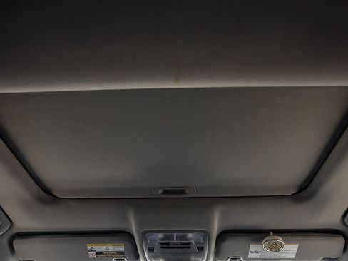 Used 2017 Toyota Highlander XLE image 17