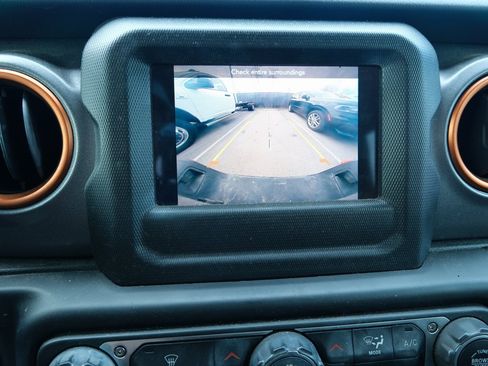 Used 2021 Jeep Gladiator Mojave image 10