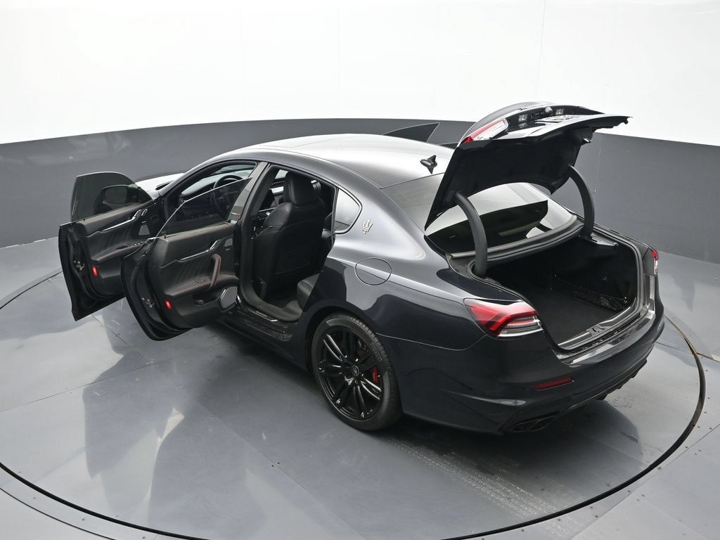 Used 2022 Maserati Quattroporte Trofeo RWD image 25