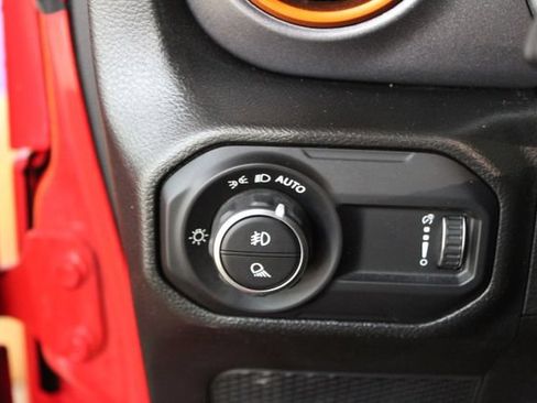 Used 2023 Jeep Gladiator Mojave w/ LED Lighting Group AWD/4WD image 15