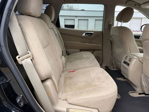 Used 2015 Nissan Pathfinder SV image 18
