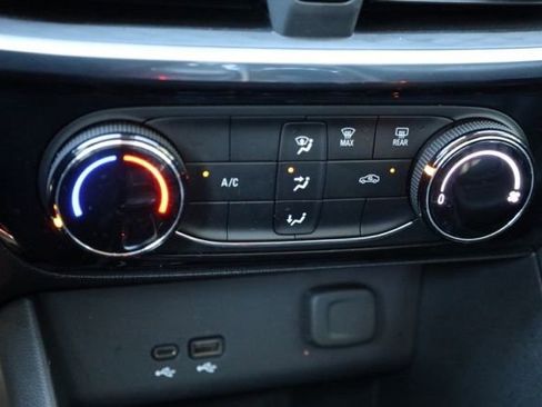 Used 2024 Buick Encore GX Sport Touring image 21