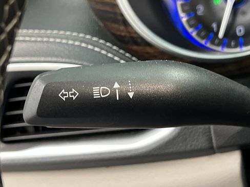 Used 2024 Chrysler Pacifica Limited FWD image 56