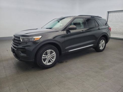 Used 2022 Ford Explorer XLT AWD/4WD image 2