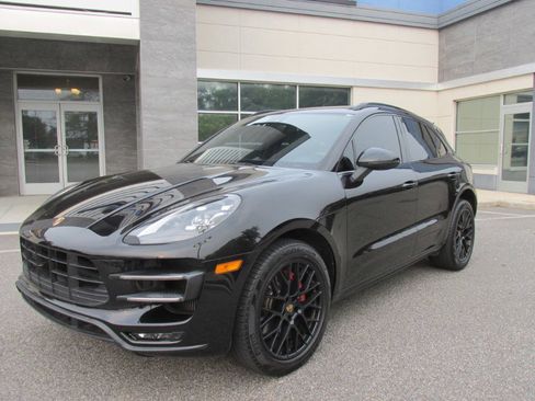 Used 2018 Porsche Macan Turbo image 11