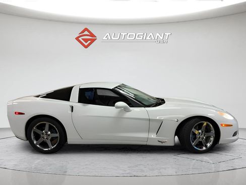 Used 2011 Chevrolet Corvette Coupe w/ 1LT image 4