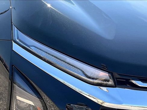 Used 2025 Chevrolet Equinox LT AWD/4WD image 33