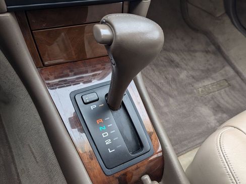 Used 1994 Lexus ES 330 4dr Sedan Auto image 15