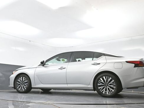 Used 2024 Nissan Altima 2.5 SV FWD image 52