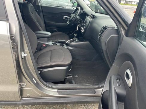 Used 2017 Kia Soul FWD image 12