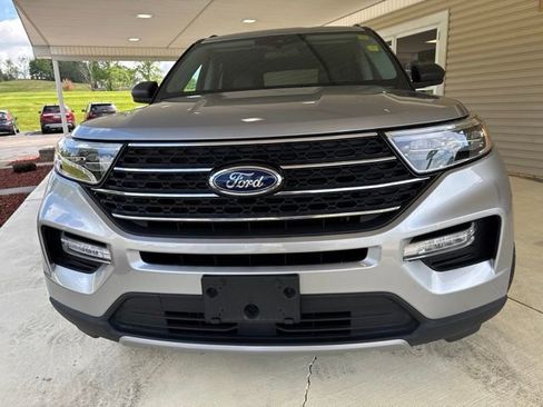 Used 2024 Ford Explorer XLT AWD/4WD image 8