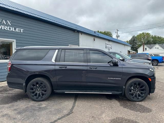 Used 2023 Chevrolet Suburban LT w/ Luxury Package AWD/4WD image 3