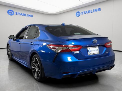 Used 2020 Toyota Camry SE FWD image 6