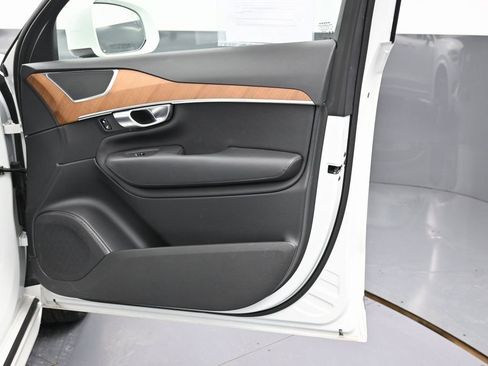 Used 2024 Volvo XC90 B5 Plus image 39