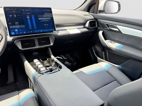 New 2025 VinFast VF 8 Plus AWD/4WD image 23