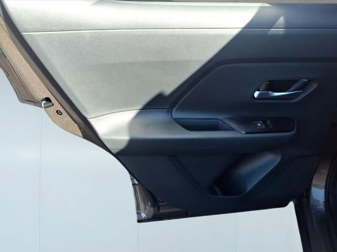 New 2026 Nissan Kicks SR FWD image 24