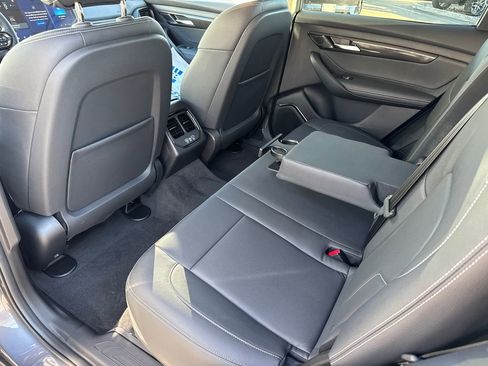New 2025 VinFast VF 8 Eco AWD/4WD image 17