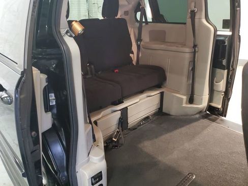 Used 2014 Dodge Grand Caravan SXT image 36