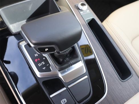 Used 2021 Audi Q5 2.0T Premium image 19