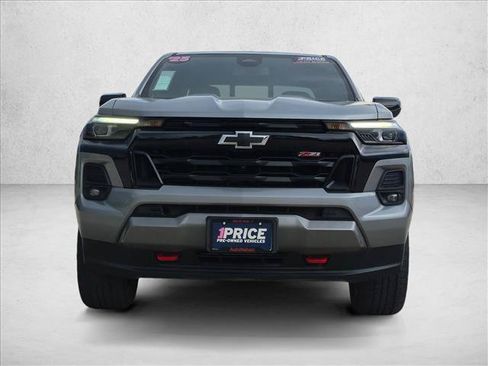 Used 2025 Chevrolet Colorado Z71 w/ Technology Package AWD/4WD image 2
