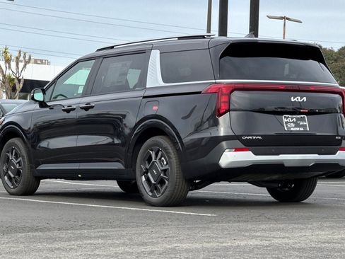 New 2026 Kia Carnival EX image 6