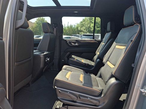 Used 2023 GMC Yukon XL AT4 AWD/4WD image 12